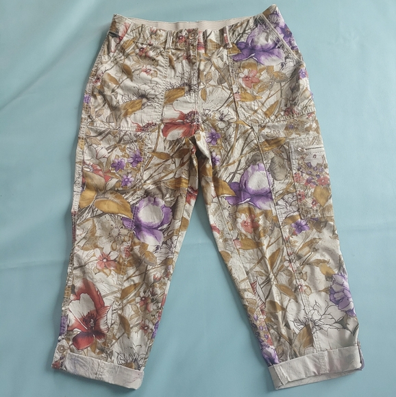 CHICO'S Comfort Stretch Cargo Crops - Picture 2 of 12